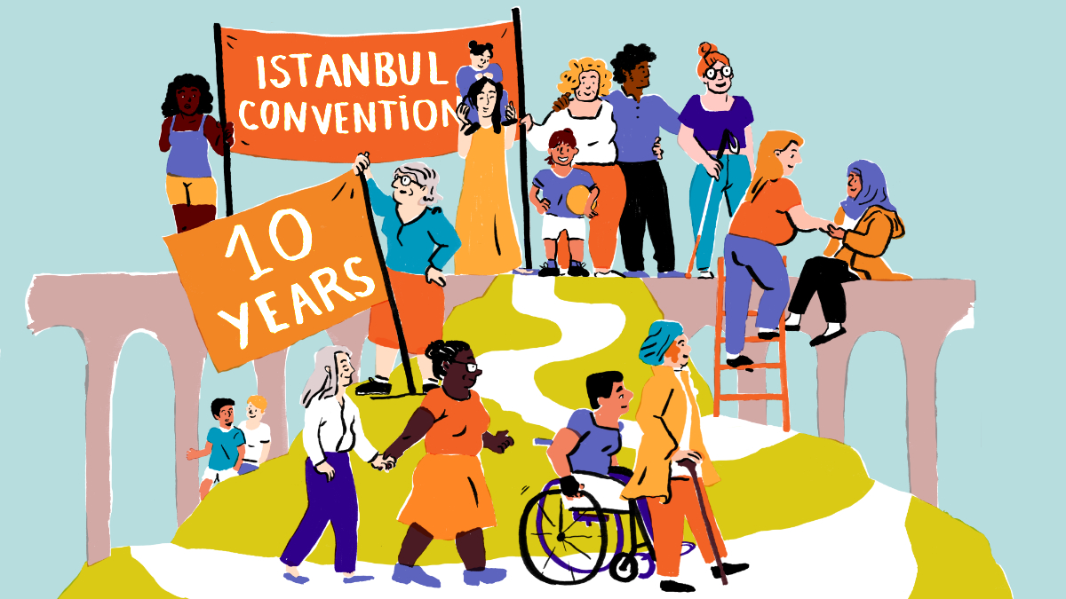 Viele diverse Menschen verschiedener Hautfarben, mit und ohne Behinderungen, stehen zusammen und feiern mit Flaggen 10 Jahre Istanbul-Konvention